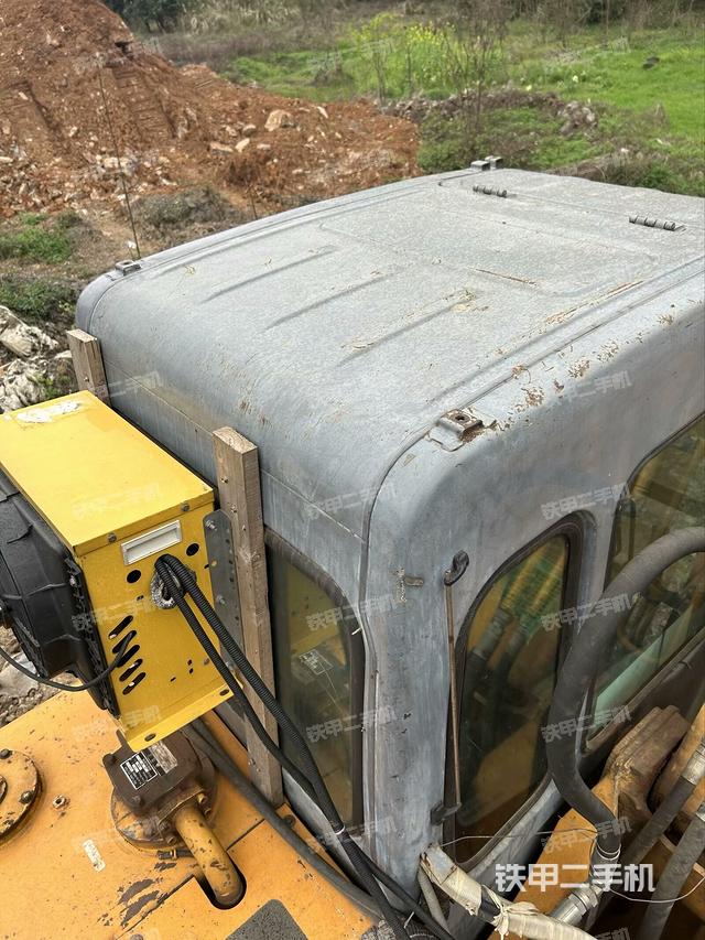 驾驶室顶部（整机外观）