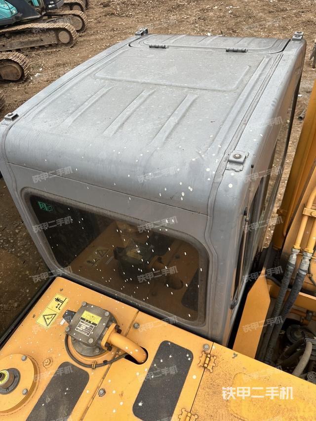 驾驶室顶部（整机外观）