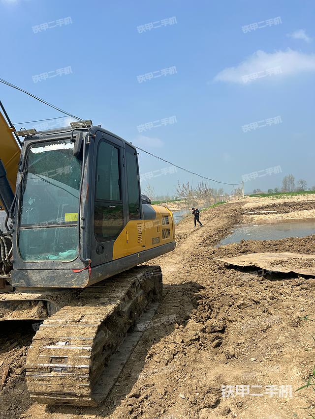 驾驶室顶部（整机外观）