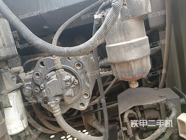 液压泵舱室正面整体（整机外观）