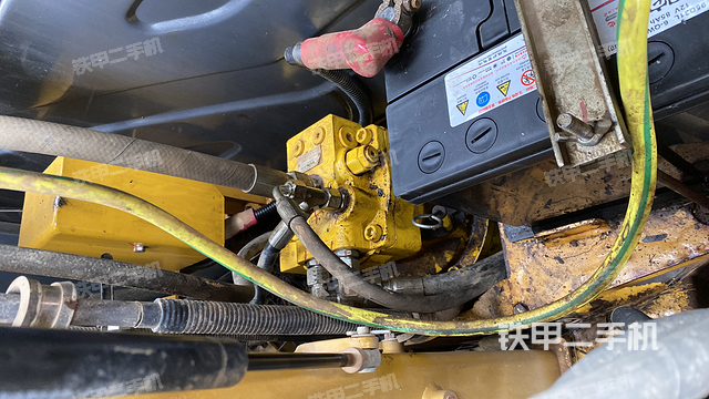 回转马达和主控阀（整机外观）