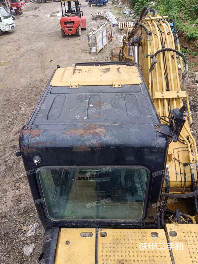 驾驶室顶部（整机外观）