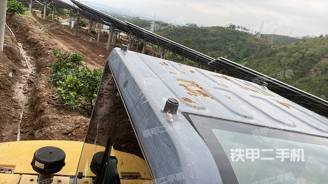 驾驶室顶部（整机外观）