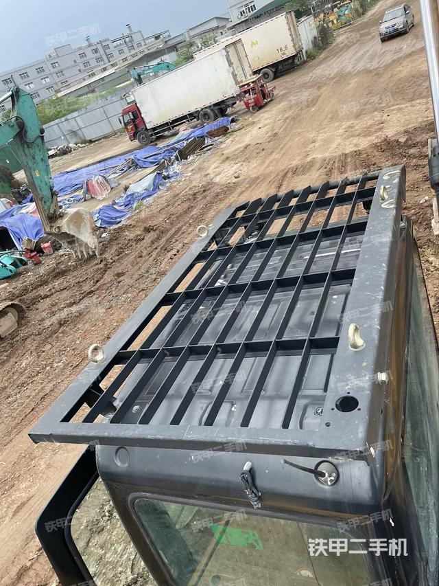 驾驶室顶部（整机外观）