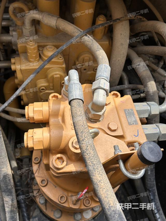 回转马达和主控阀（整机外观）