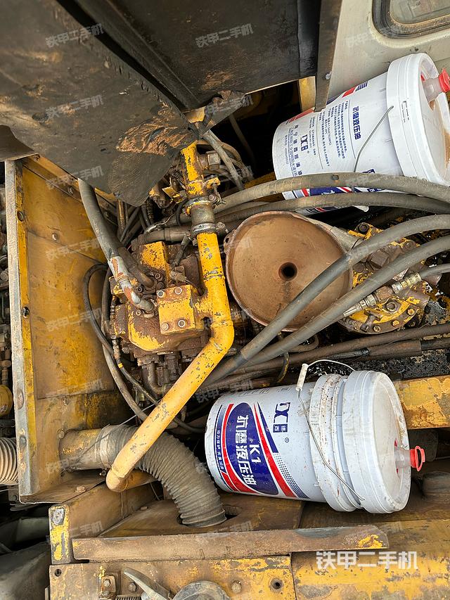 回转马达和主控阀（整机外观）