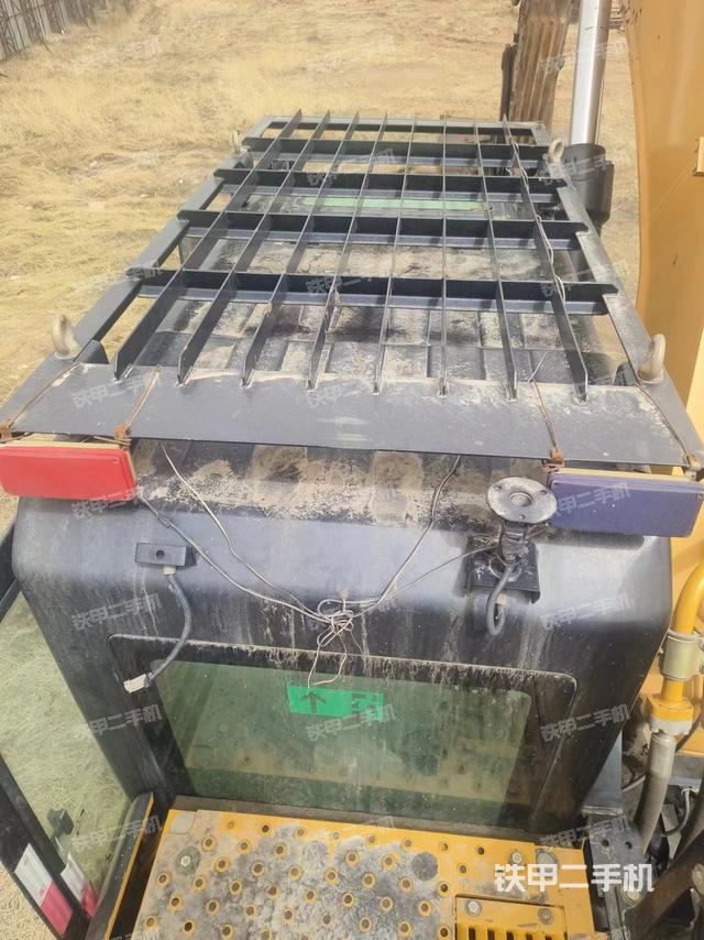 驾驶室顶部（整机外观）