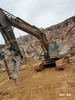 西宁沃尔沃EC250D挖掘机实拍图片