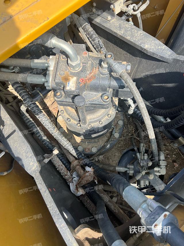 回转马达和主控阀（整机外观）