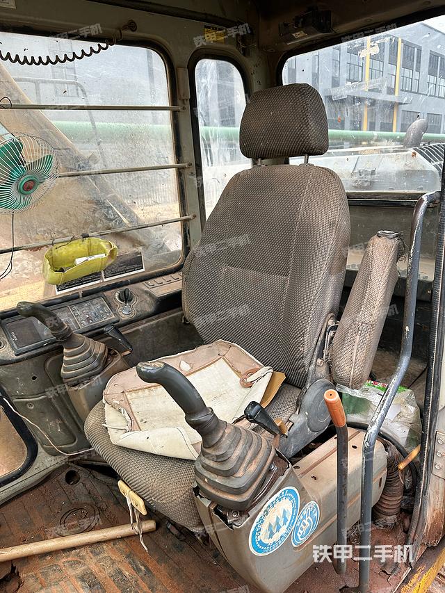 驾驶室整体（整机外观）