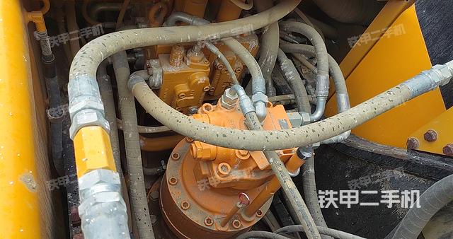 回转马达和主控阀（整机外观）