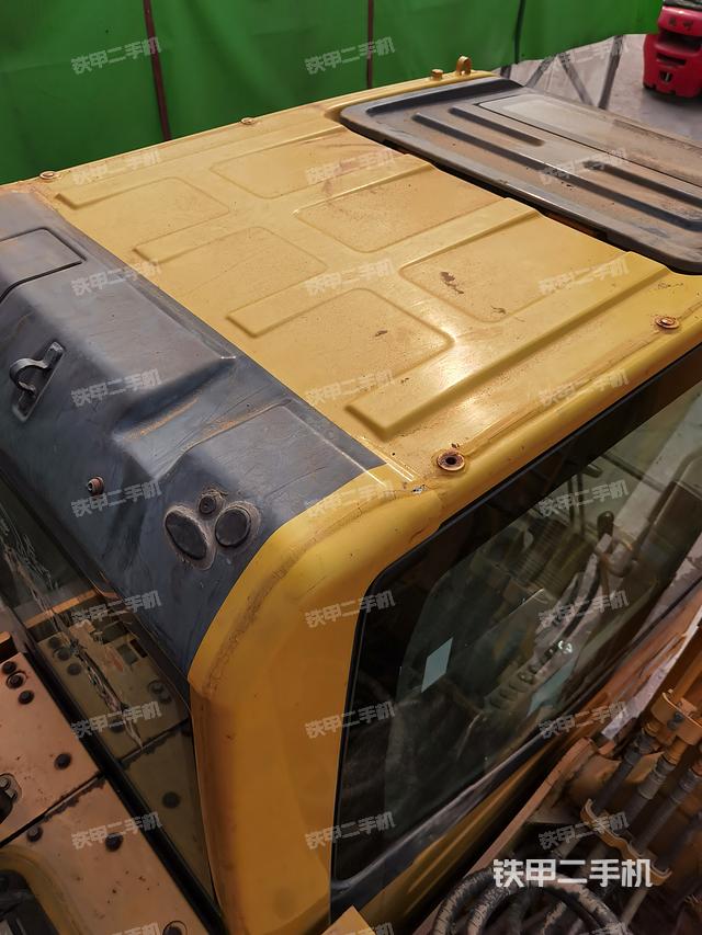 驾驶室顶部（整机外观）