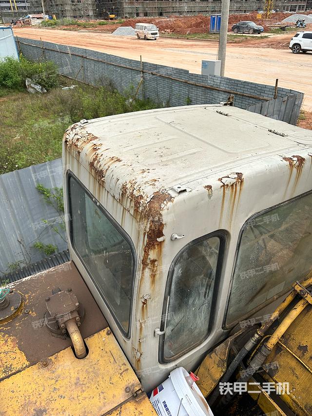 驾驶室顶部（整机外观）