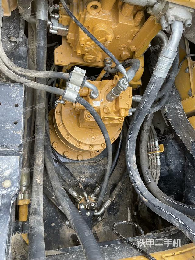 回转马达和主控阀（整机外观）