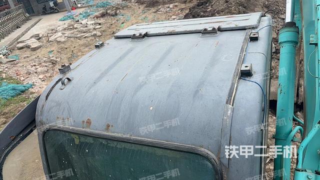 驾驶室顶部（整机外观）