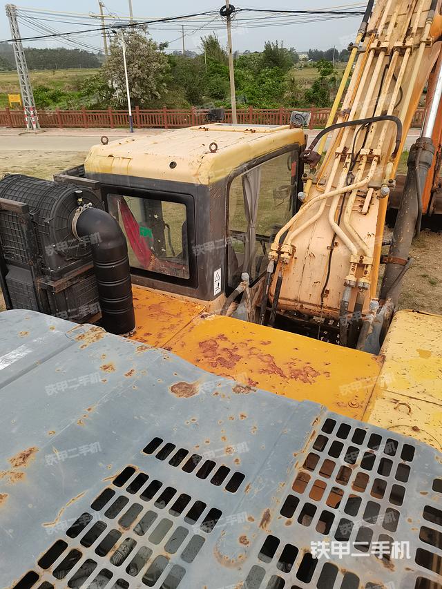 驾驶室顶部（整机外观）