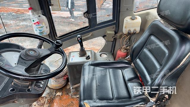 驾驶室操作台（设备外观及核心部件）