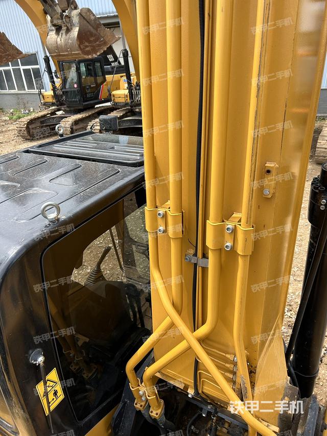 驾驶室顶部（整机外观）