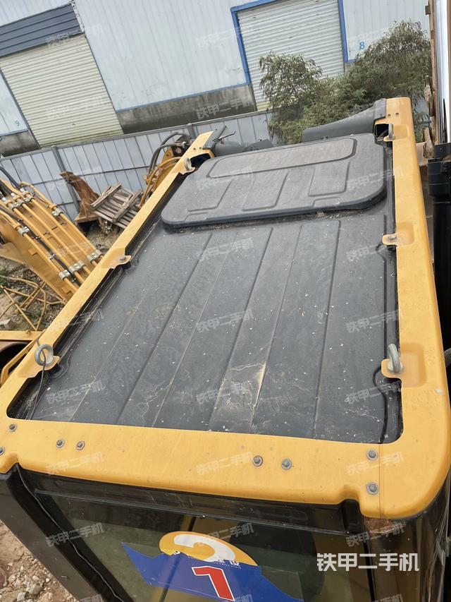 驾驶室顶部（整机外观）