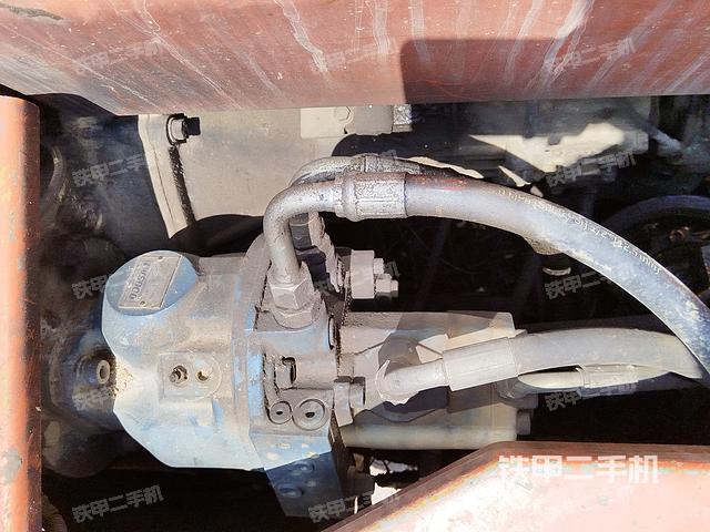 液压泵舱室正面整体（整机外观）