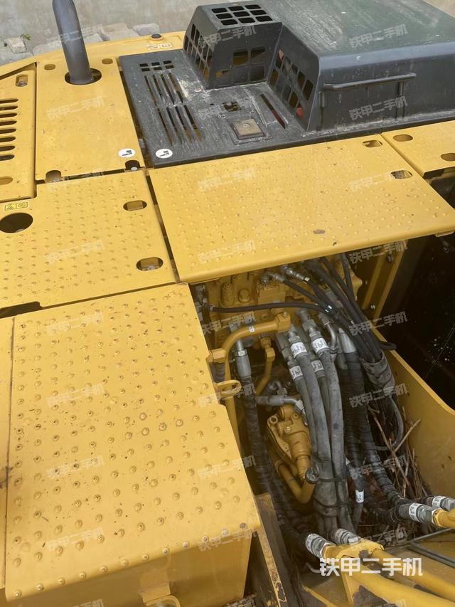 回转马达和主控阀（整机外观）