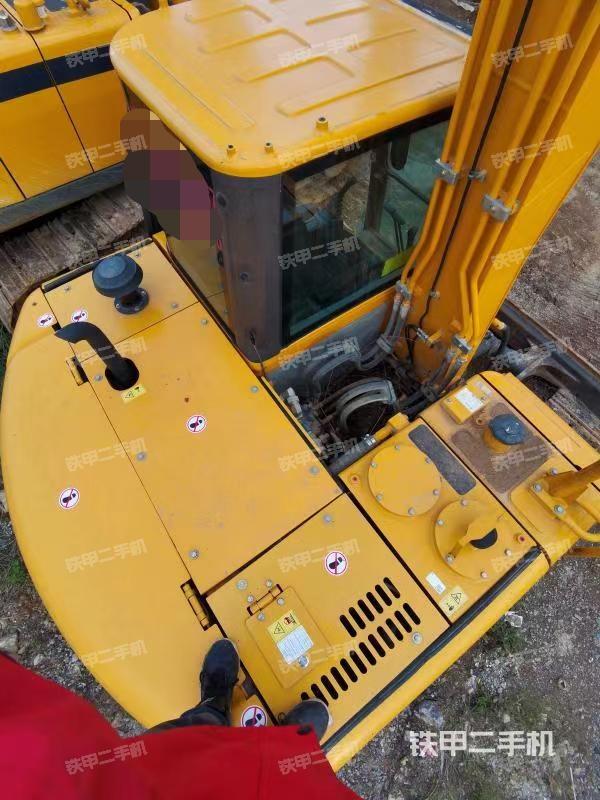 驾驶室顶部（整机外观）