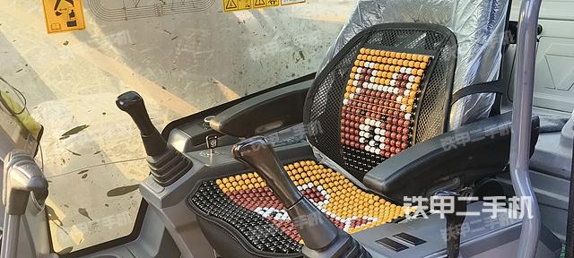 驾驶室整体（整机外观）