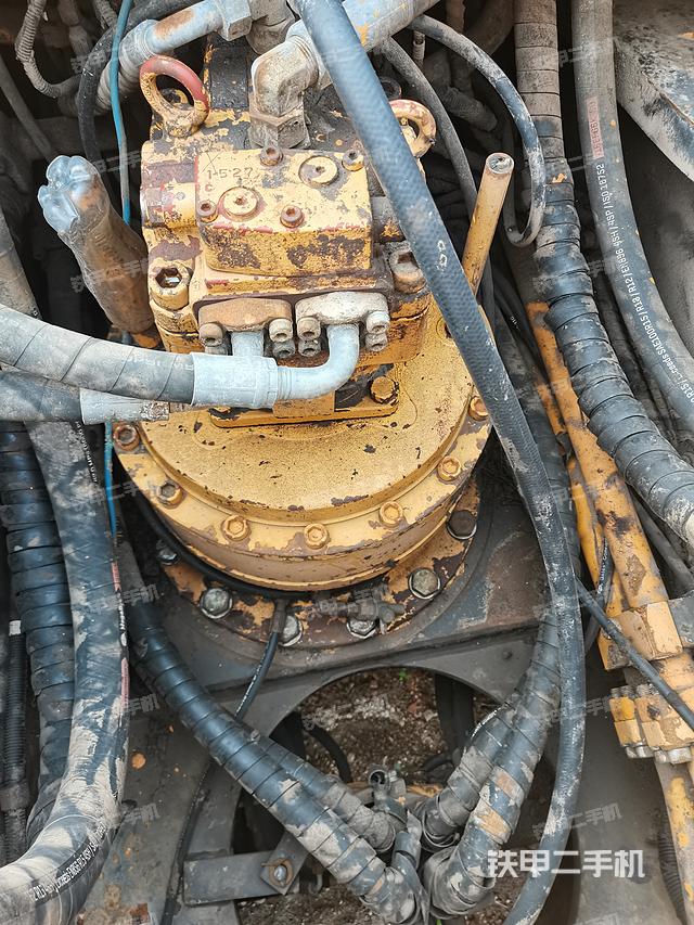 回转马达和主控阀（整机外观）