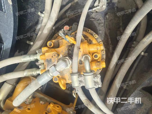 回转马达和主控阀（整机外观）