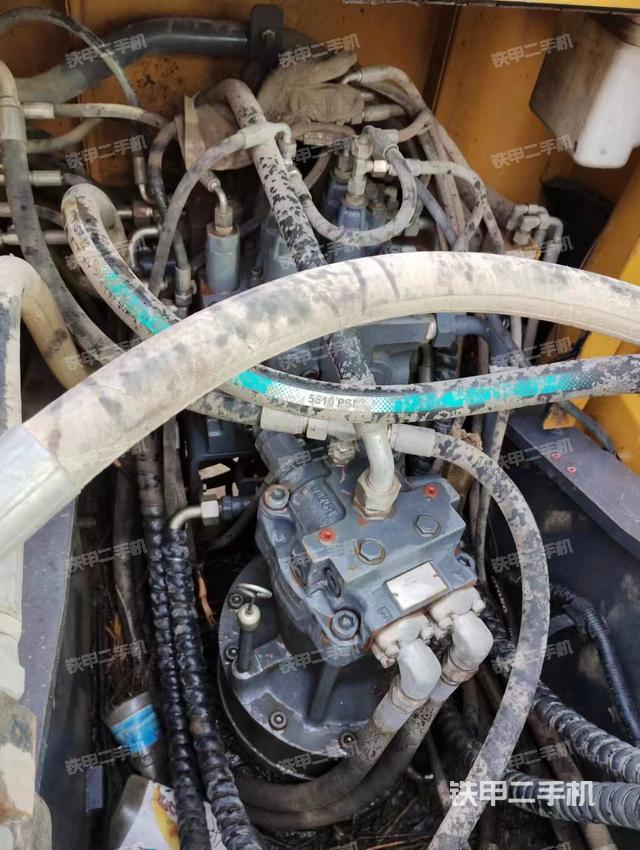 回转马达和主控阀（整机外观）