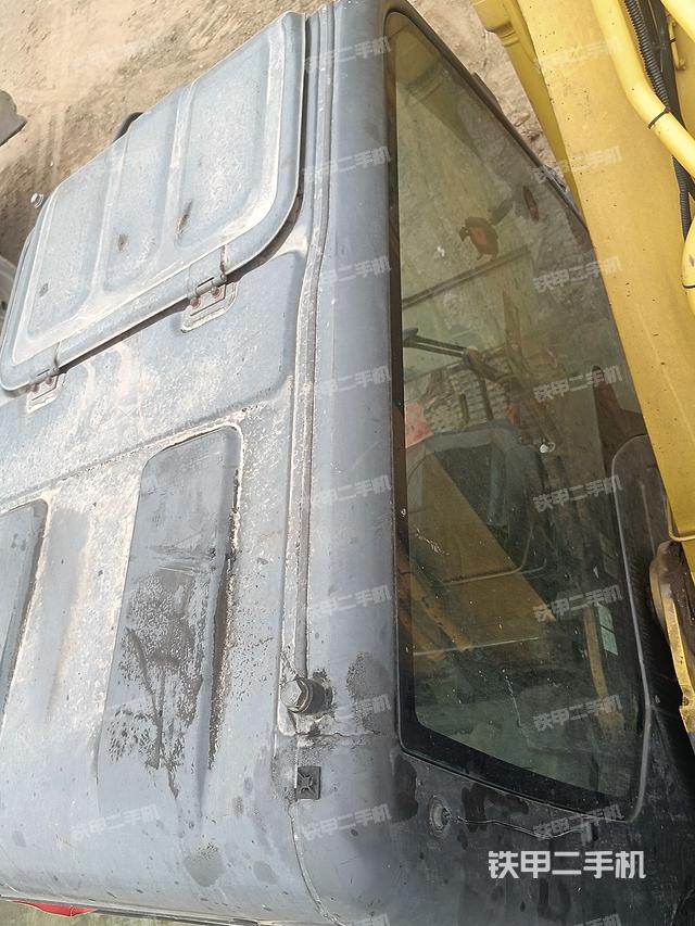 驾驶室顶部（整机外观）