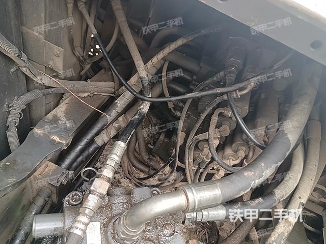 回转马达和主控阀（整机外观）