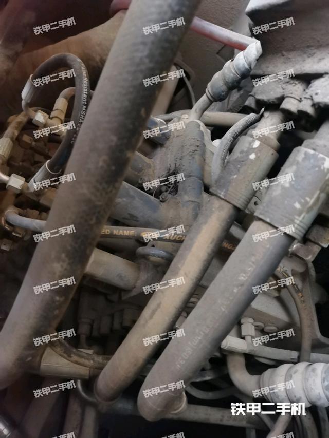 回转马达和主控阀（整机外观）