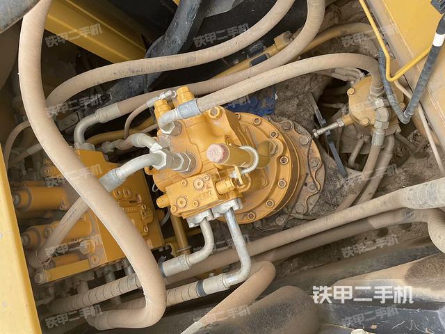 回转马达和主控阀（整机外观）