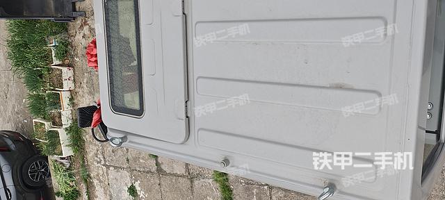 驾驶室顶部（整机外观）