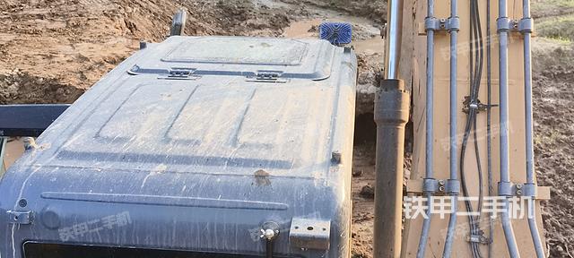 驾驶室顶部（整机外观）