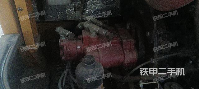 液压泵舱室正面整体（整机外观）