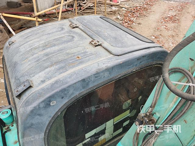 驾驶室顶部（整机外观）