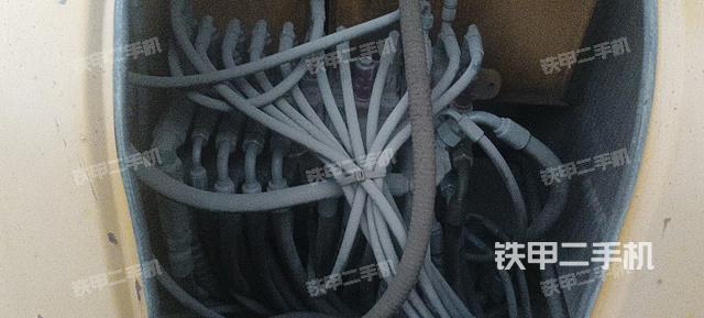 回转马达和主控阀（整机外观）