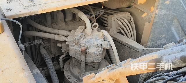 回转马达和主控阀（整机外观）