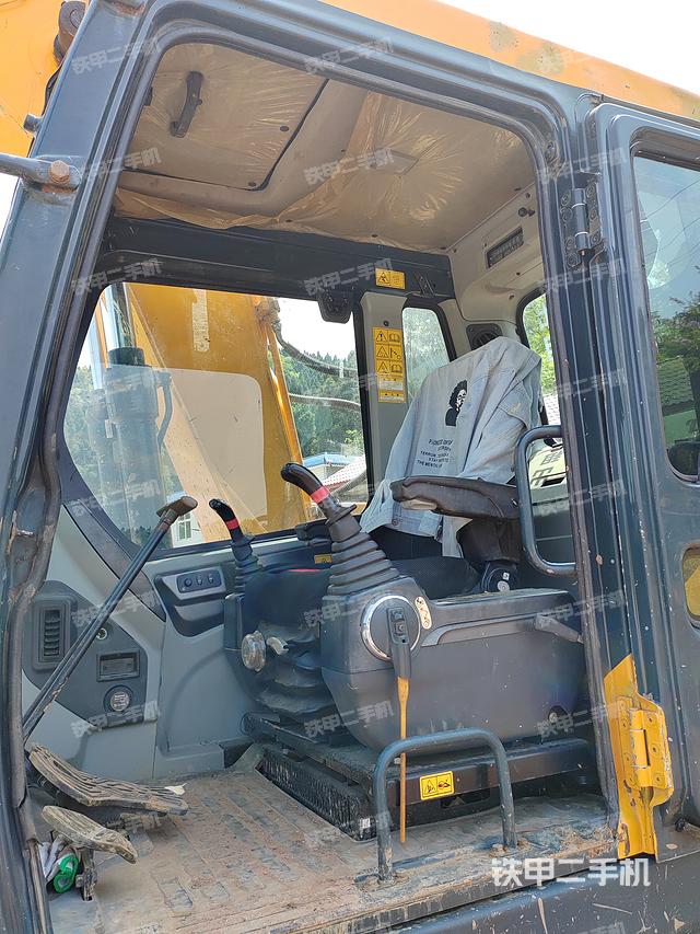 驾驶室整体（整机外观）