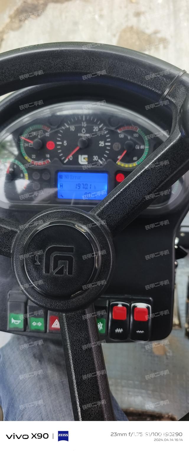 驾驶室操作台（设备外观及核心部件）