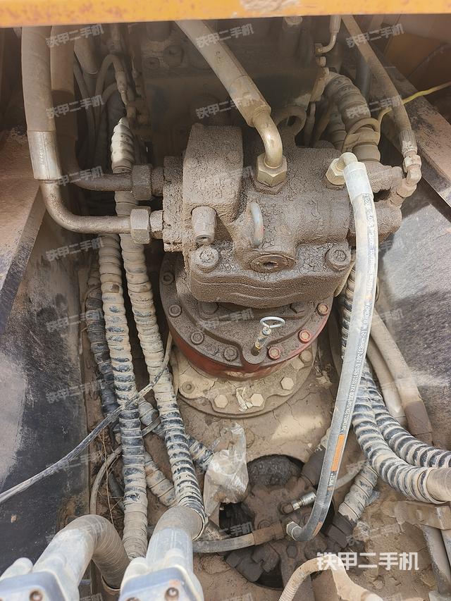 回转马达和主控阀（整机外观）