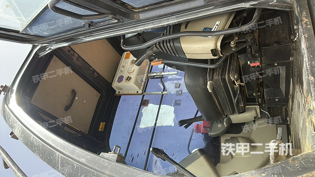 驾驶室整体（整机外观）