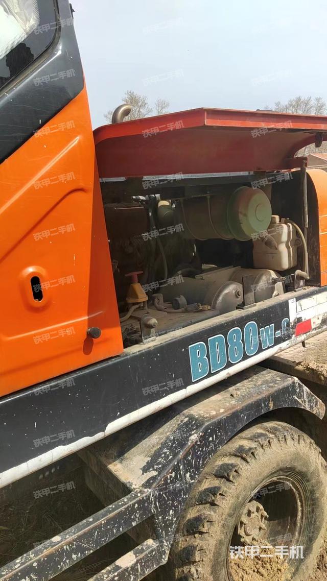 驾驶室顶部（整机外观）