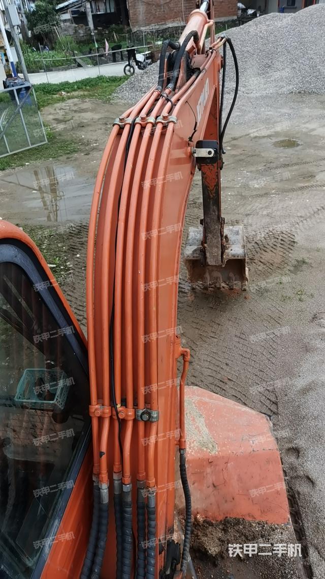 驾驶室顶部（整机外观）