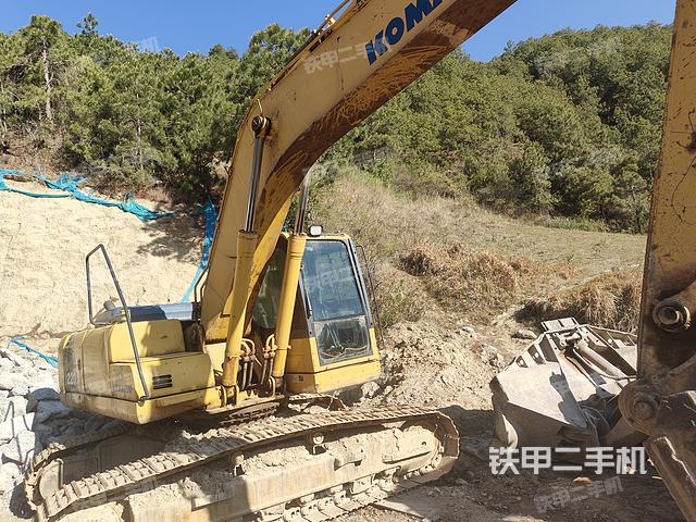 小松PC220-8挖掘机