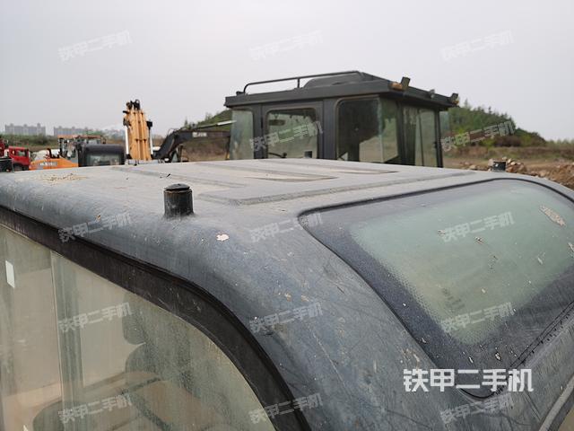 驾驶室顶部（整机外观）