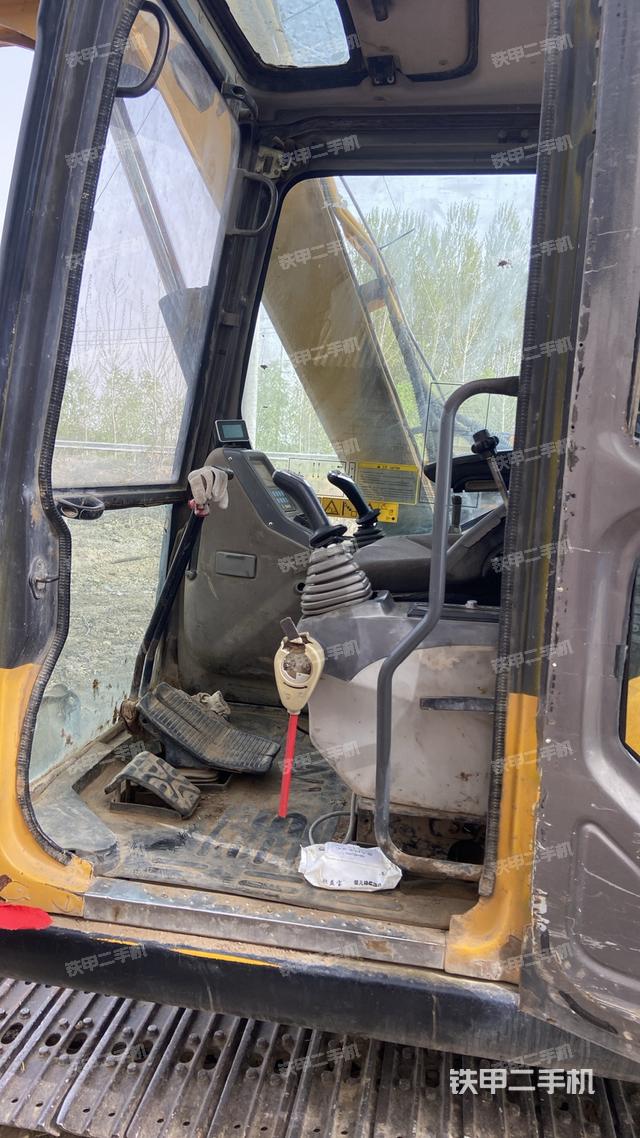 驾驶室整体（整机外观）