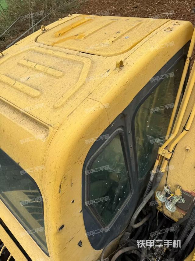 驾驶室顶部（整机外观）